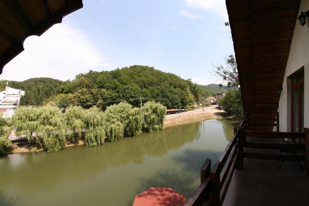 Guest House Lacul Linistit Moneasa Habitación foto