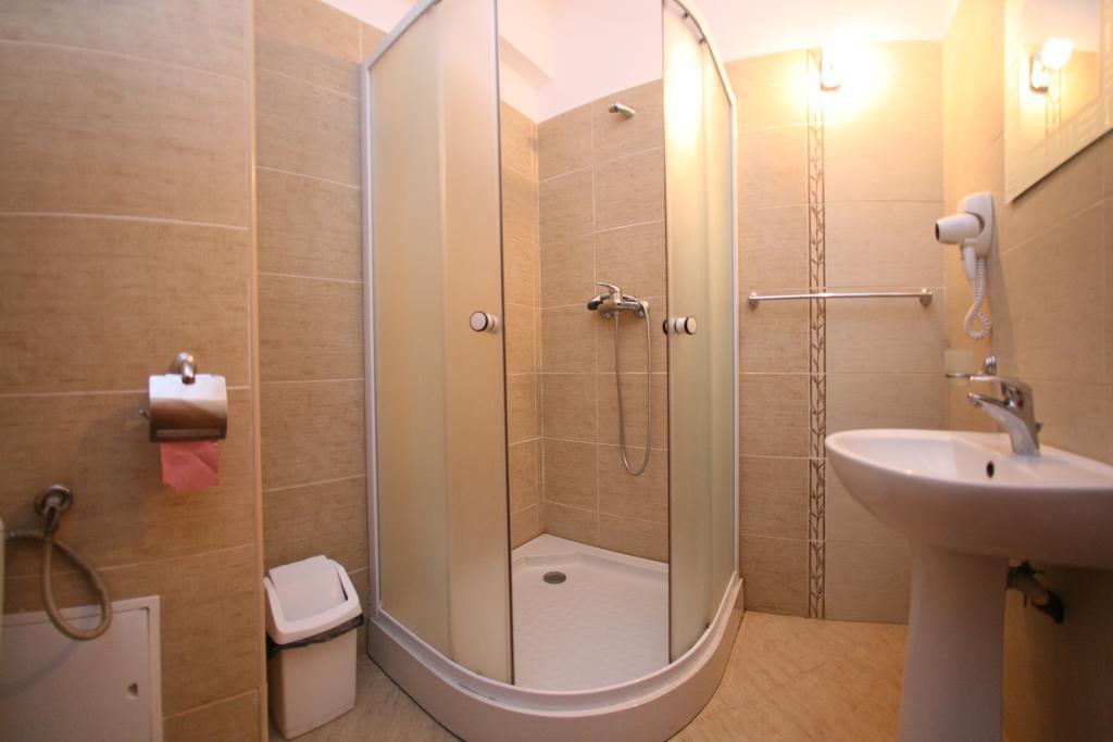Guest House Lacul Linistit Moneasa Habitación foto